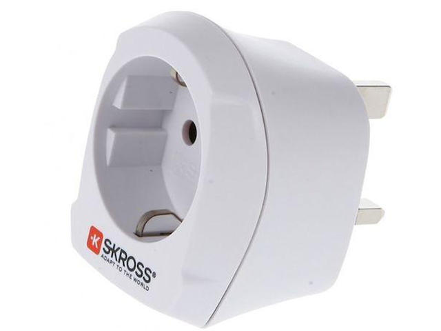 Зарядни устройства Skross адаптер 220V EU към UK 